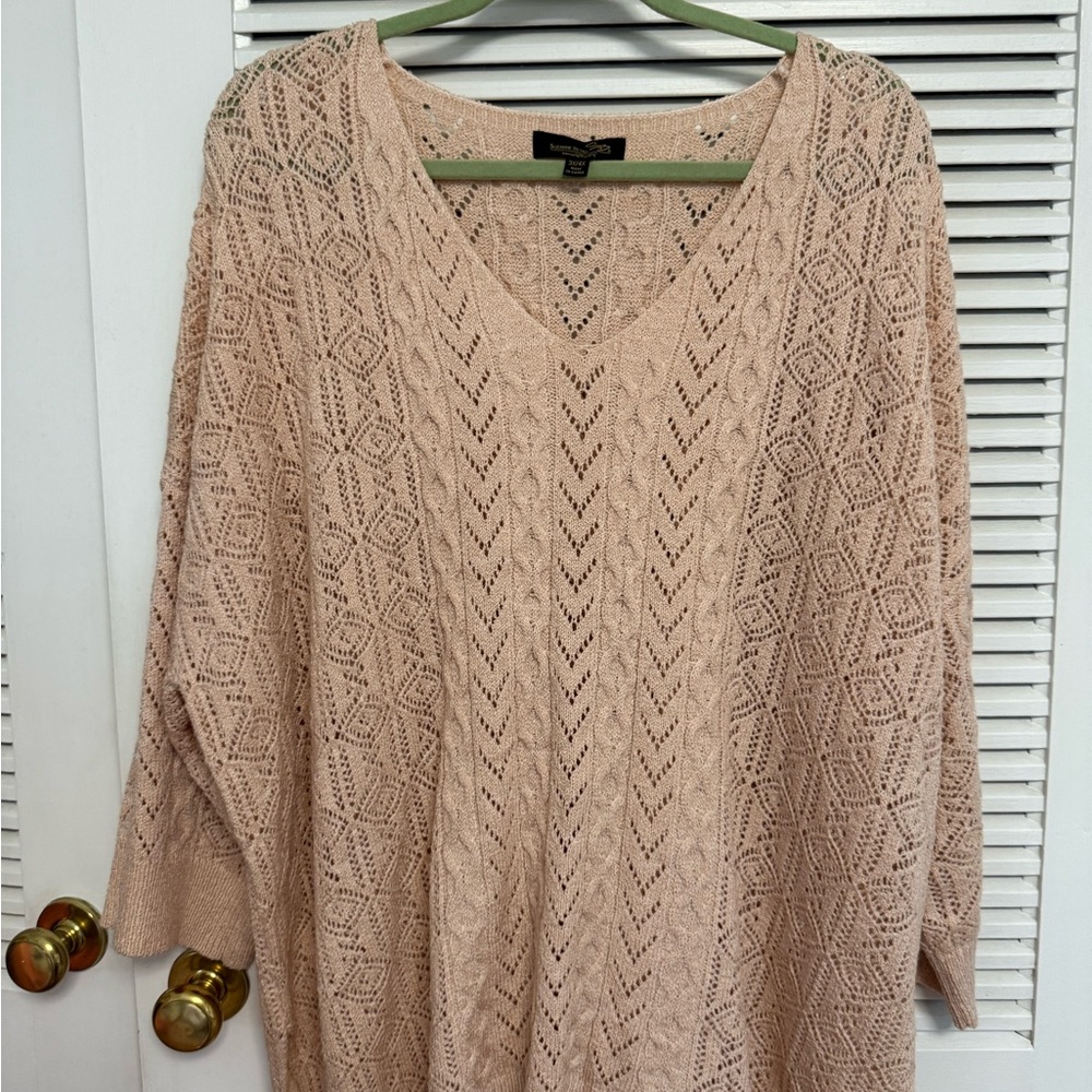 Suzanne Betro V-Neck Sweater in Soft Pink